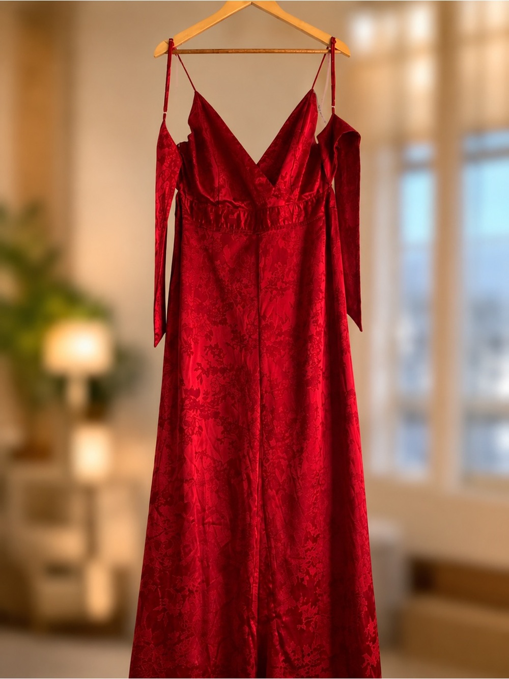 Lulu’s Red Satin Jacquard Midi Dress — Size L

❤️ Romantic statement piece